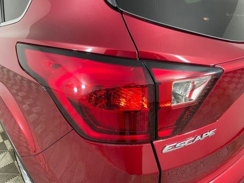 Used 2019 Ford Escape Titanium image 18