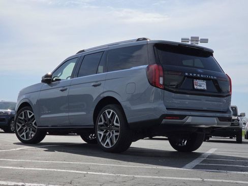 Used 2025 Ford Expedition Platinum w/ Platinum Ultimate Package AWD/4WD image 18