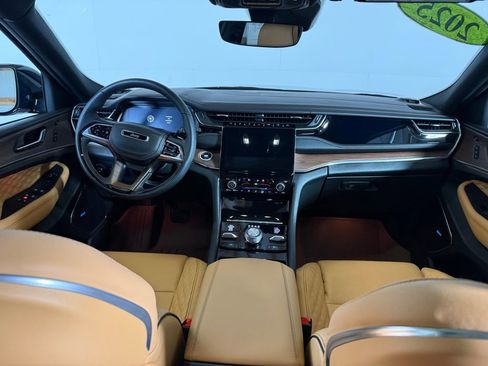 Certified 2025 Jeep Grand Cherokee Summit w/ Luxury Tech Group V image 17