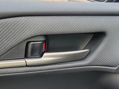 Used 2025 Toyota Camry SE image 26