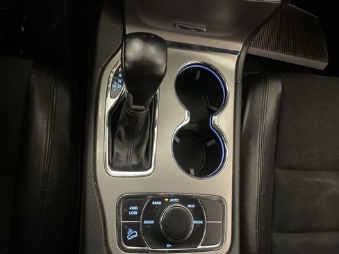 Used 2022 Jeep Grand Cherokee Laredo X AWD/4WD image 10