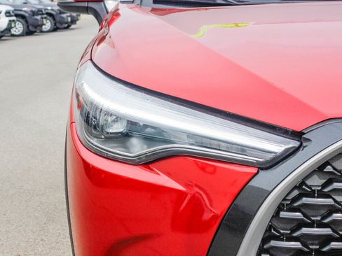 Used 2024 Toyota Corolla Cross XLE image 4