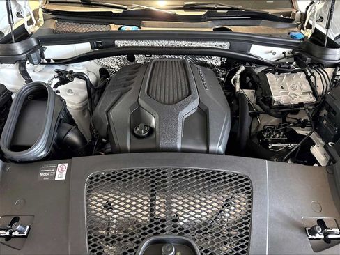 New 2026 Porsche Macan AWD/4WD image 20