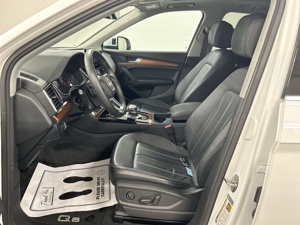 Used 2023 Audi Q5 2.0T Premium w/ Convenience Package AWD/4WD image 9