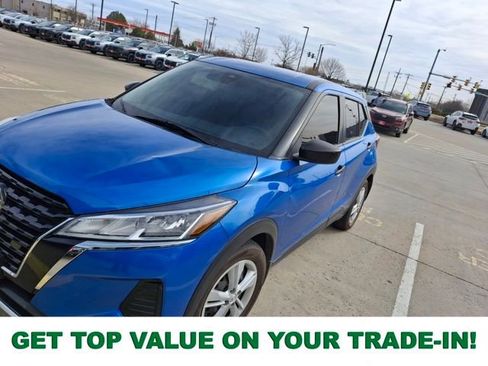 Used 2021 Nissan Kicks S image 1