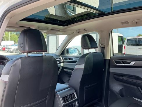 Used 2024 Volkswagen Atlas Peak Edition SE AWD/4WD image 31