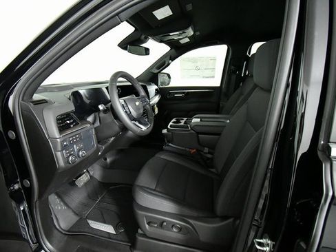 New 2026 Chevrolet Suburban LS image 5