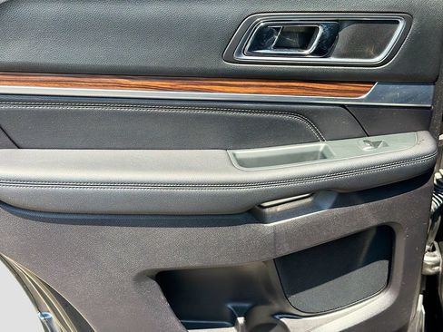 Used 2019 Ford Explorer Limited w/ Class III Trailer Tow Package FWD image 37