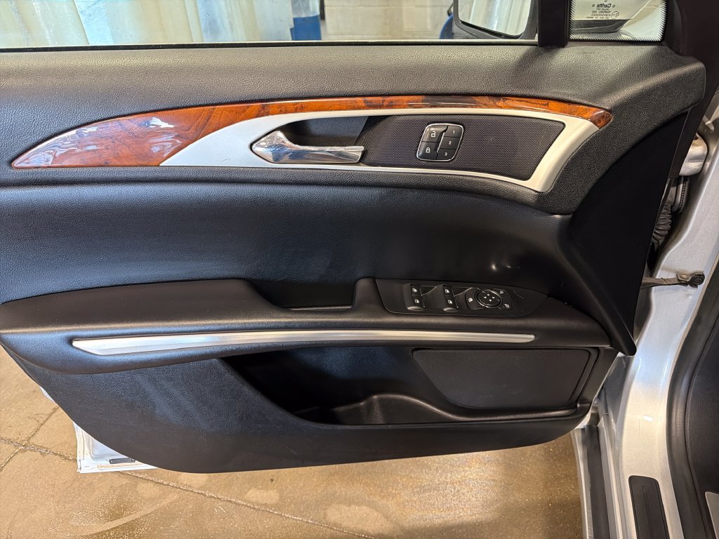 Used 2016 Lincoln MKZ FWD image 13