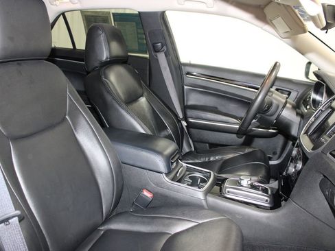 Used 2023 Chrysler 300 Touring AWD/4WD image 32