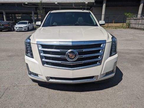 Used 2015 Cadillac Escalade Luxury image 3