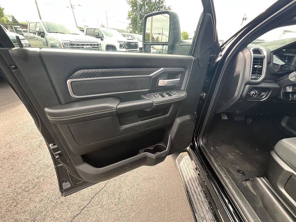 New 2027 RAM 3500 Big Horn AWD/4WD image 13