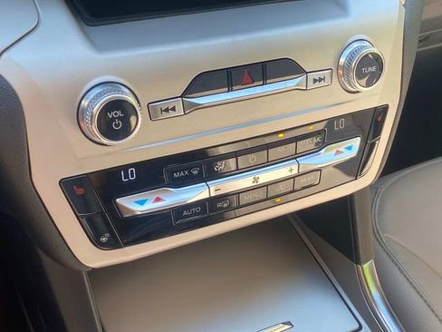 Used 2021 Ford Explorer XLT w/ Equipment Group 202A RWD image 26