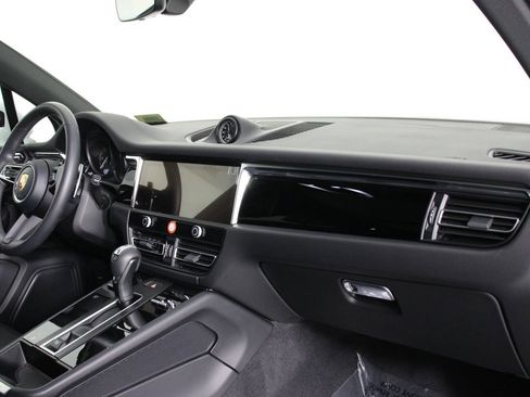 Certified 2026 Porsche Macan AWD/4WD image 24
