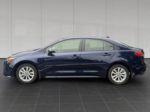 Used 2025 Toyota Corolla LE w/ LE Premium Package FWD image 2
