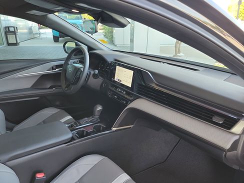 Used 2025 Toyota Camry SE image 31