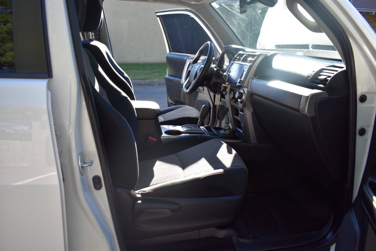 Used 2020 Toyota 4Runner SR5 AWD/4WD image 21