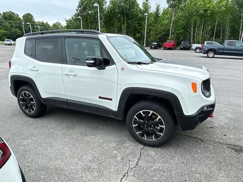 Used 2023 Jeep Renegade Trailhawk AWD/4WD image 2