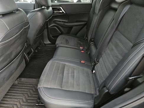 Used 2024 Mitsubishi Outlander SE image 22