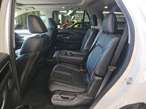 Used 2024 Honda Pilot Touring image 9