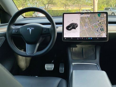 Used 2023 Tesla Model Y Performance image 21