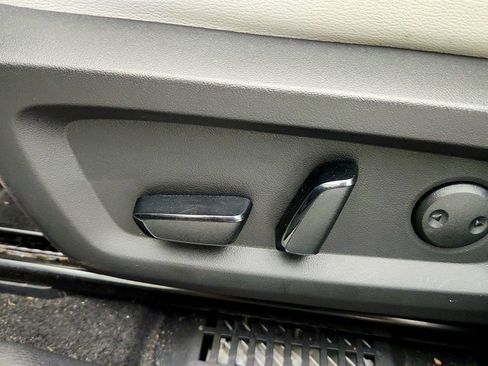 Used 2023 Mitsubishi Outlander SEL AWD/4WD image 12