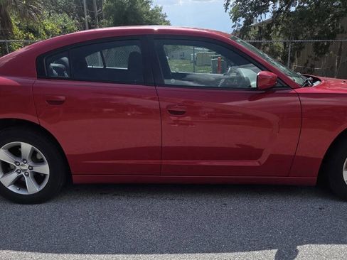 Used 2011 Dodge Charger SE RWD image 7