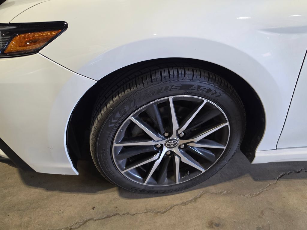 Used 2022 Toyota Camry SE FWD image 3