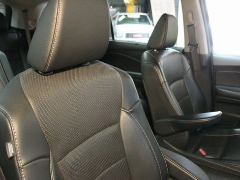 Used 2019 Honda Pilot Touring image 11