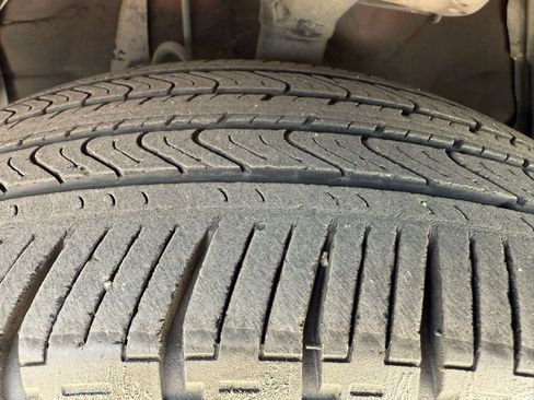 Used 2016 Toyota Camry SE image 9