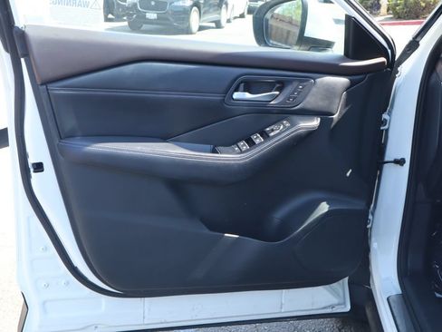 Used 2023 Nissan Rogue SL w/ SL Premium Package FWD image 18
