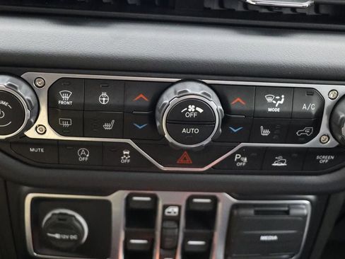 Used 2024 Jeep Wrangler Unlimited Rubicon image 27