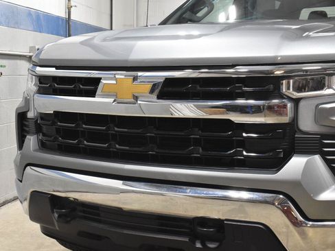 Used 2023 Chevrolet Silverado 1500 LT AWD/4WD image 28