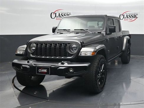 Used 2025 Jeep Gladiator Sport image 4