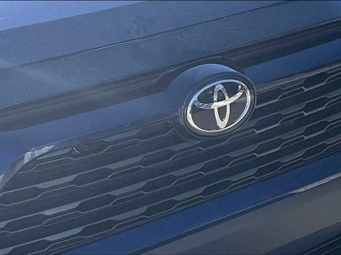 Used 2021 Toyota RAV4 XLE image 31