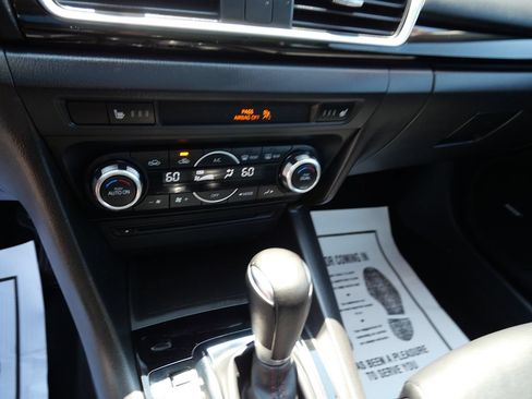 Used 2016 MAZDA MAZDA3 i Grand Touring FWD image 12