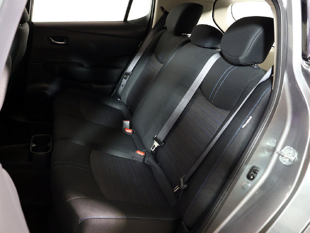Used 2025 Nissan Leaf S FWD image 13