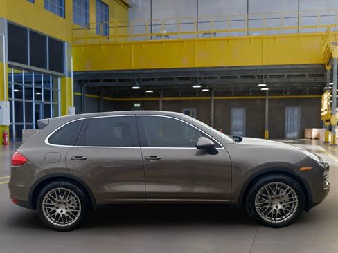 Used 2013 Porsche Cayenne S AWD/4WD image 4