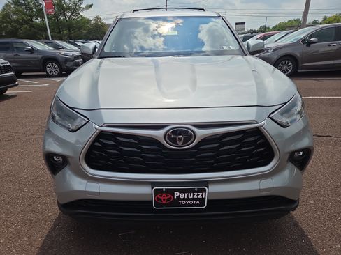Used 2023 Toyota Highlander LE AWD/4WD image 8