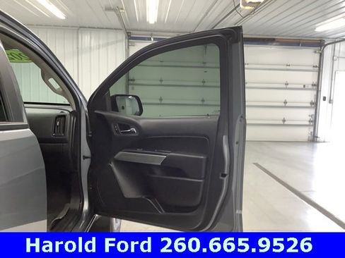 Used 2022 Chevrolet Colorado LT w/ LT Convenience Package image 10