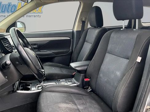 Used 2018 Mitsubishi Outlander SE AWD/4WD image 25