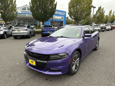 Used 2019 Dodge Charger SXT w/ Plus Group AWD/4WD image 5