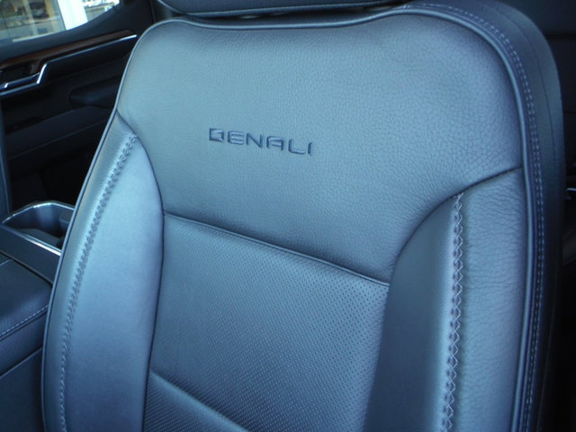 Used 2022 GMC Sierra 1500 Denali w/ Denali Reserve Package AWD/4WD image 35