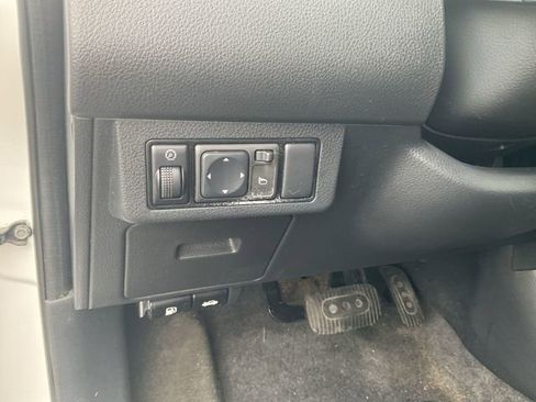 Used 2010 Nissan Versa 1.8 S image 16