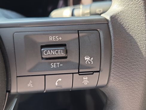 Used 2025 Nissan Kicks SV AWD/4WD image 30