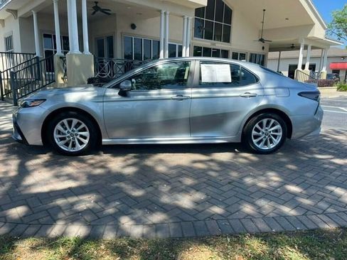 Used 2023 Toyota Camry SE image 2