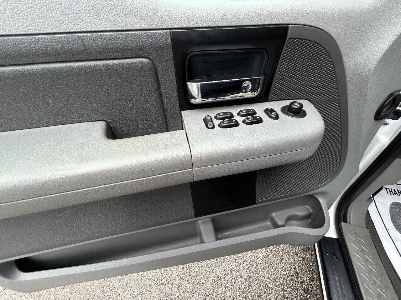 Used 2005 Ford F150 XLT AWD/4WD image 24