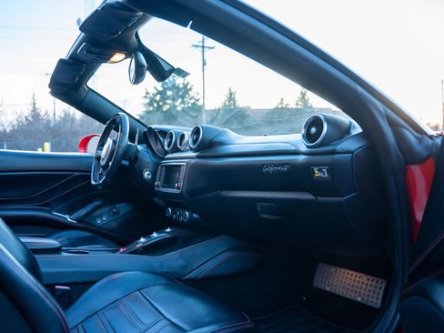 Used 2015 Ferrari California T image 19