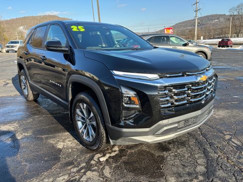 Used 2025 Chevrolet Equinox LT image 1