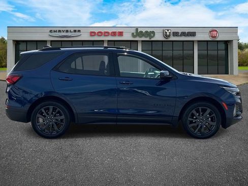 Used 2023 Chevrolet Equinox RS w/ LPO, Floor Liner Package FWD image 3